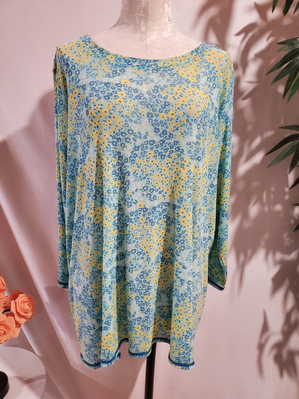 Logo Layers Floral Lightweight Mesh Long Sleeve Top Size 2X Summer Casual Blue